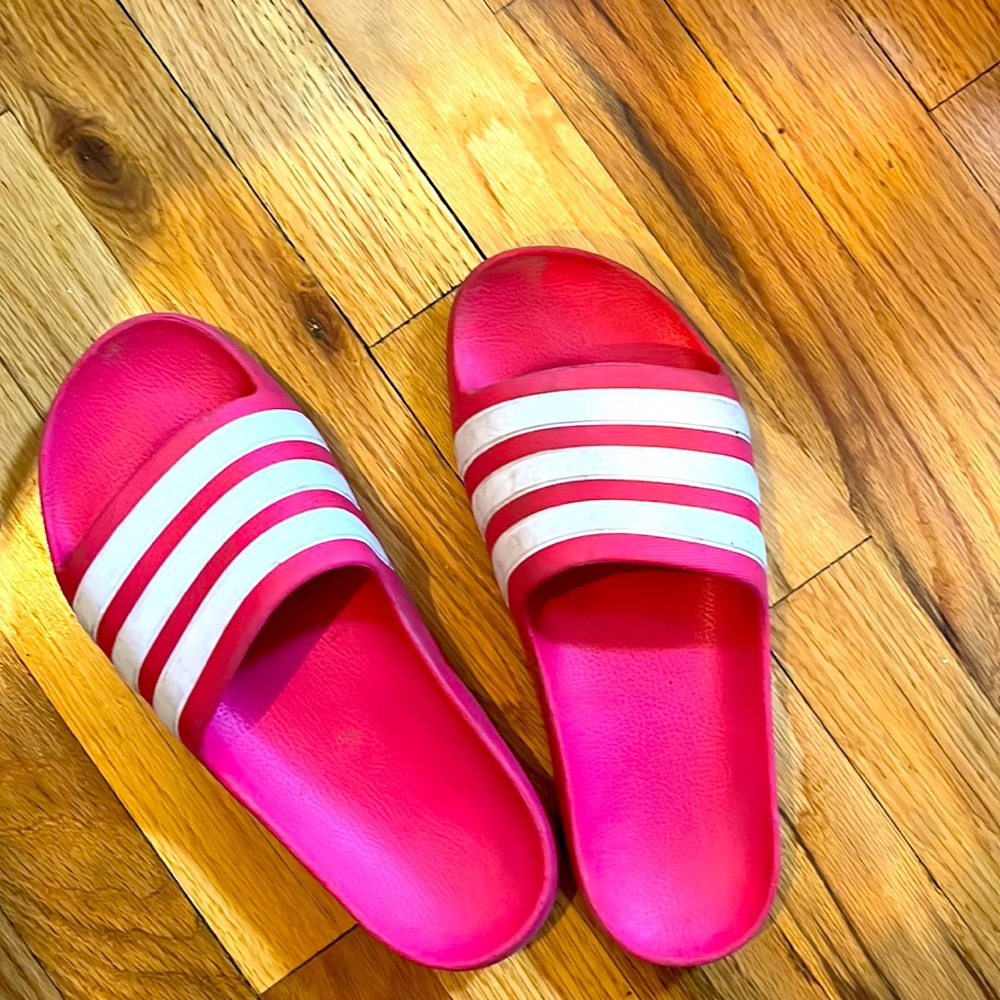 Adidas Adilette big kids size 6-slip ons